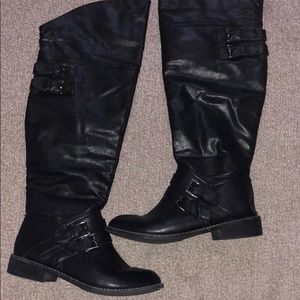 BLACK KNEE HIGH MOTO BOOTS